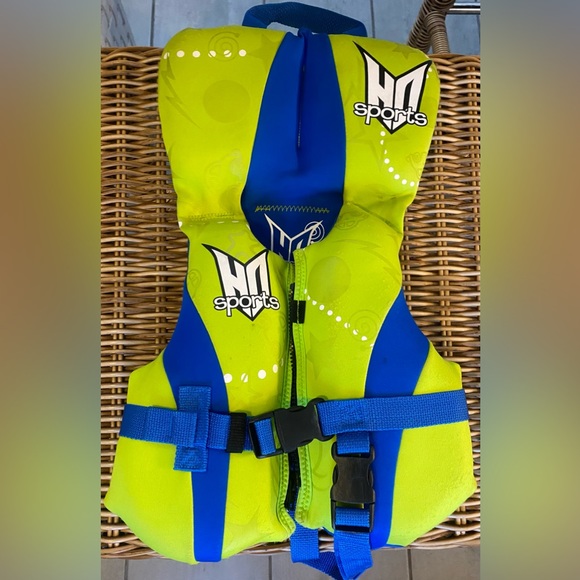 Infant life jacket - Picture 1 of 3